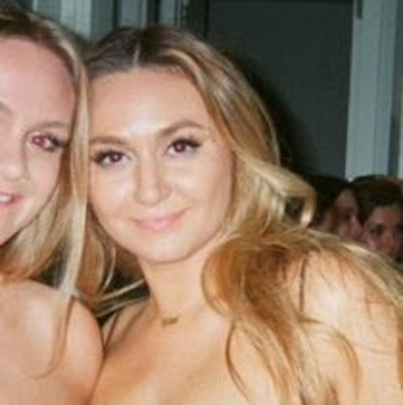 Meet your Posher, Francesca - Picture 1 of 1